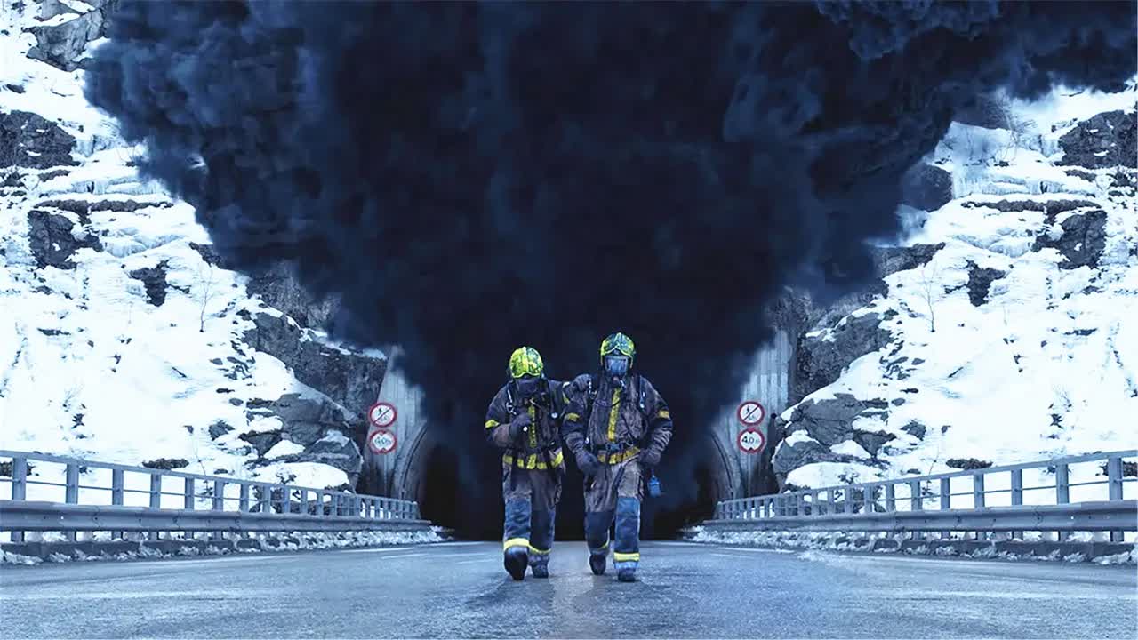 油罐车在9公里长隧道内发生大爆炸！致命浓烟直冲天际，幸存者不足10人！
